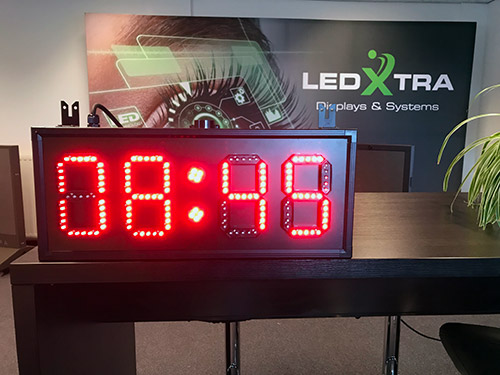 LedXtra - LED Displays - Tijd-en-Aftelklok